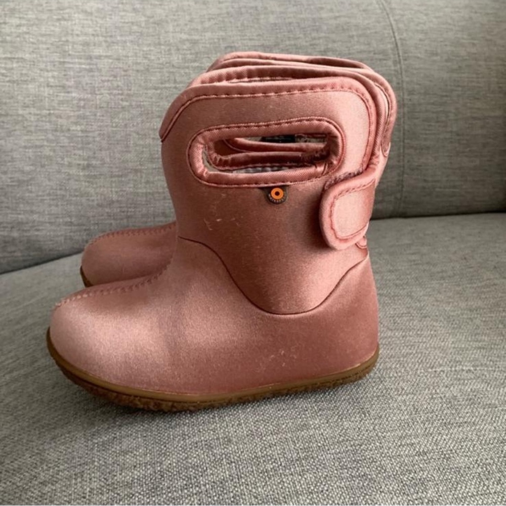 Bogs Kids Boots in Dusty Rose worn few times